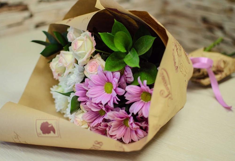 Букет цветов из: Розы и Хризантемы в Новоуткинске