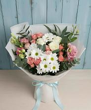 Букет цветов из:  Розы, Лизиантусы и Хризантемы в Новоуткинске