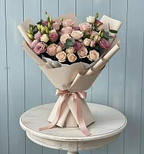 Букет цветов из:  Розы и Лизиантусы в Новоуткинске