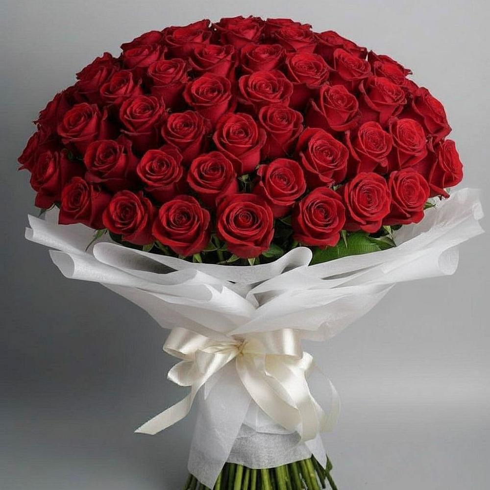 Букет 101 Красная роза Блэк Мэджик в Новоуткинске
