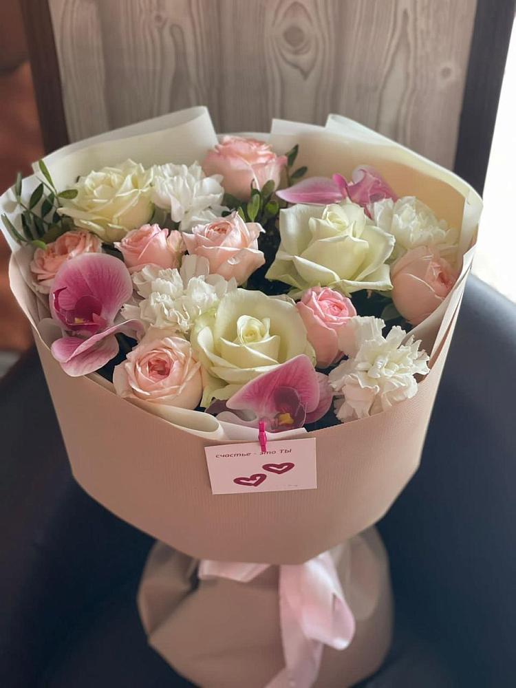 Букет цветов из: Орхидеи, Розы и Гвоздики в Новоуткинске