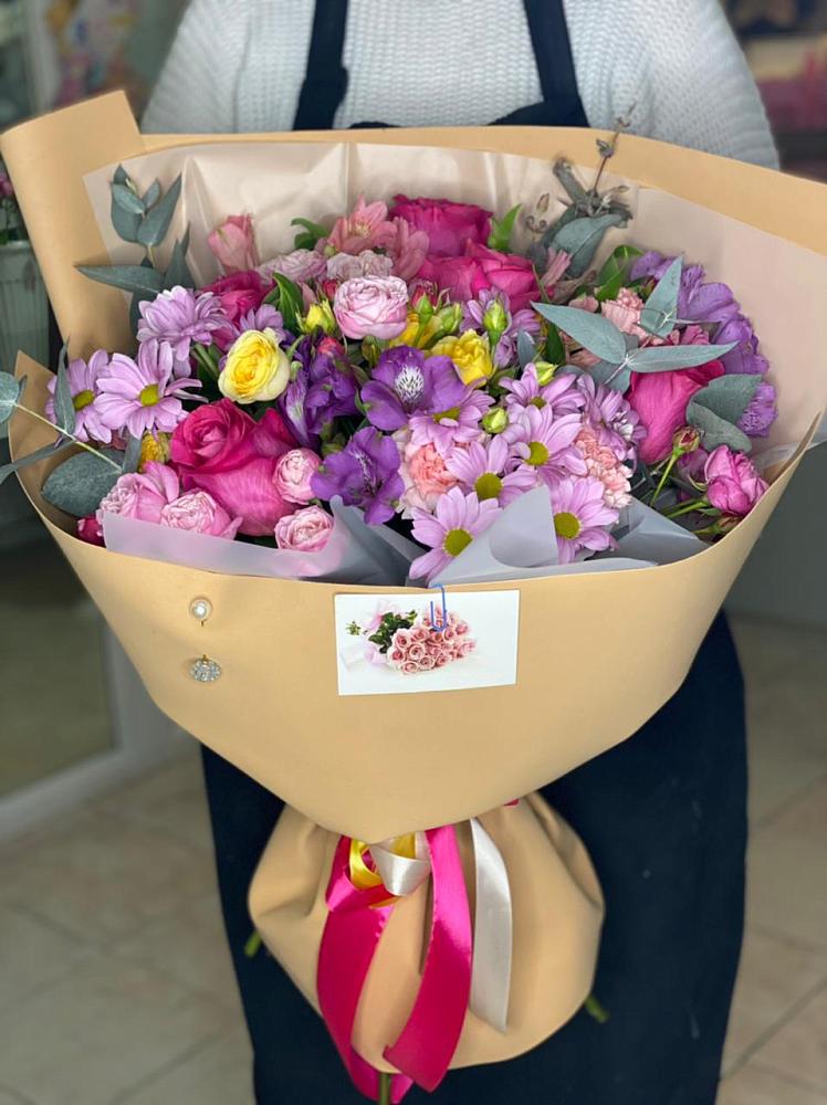 Букет цветов из: Хризантемы, Гвоздики и Альстромерии в Новоуткинске