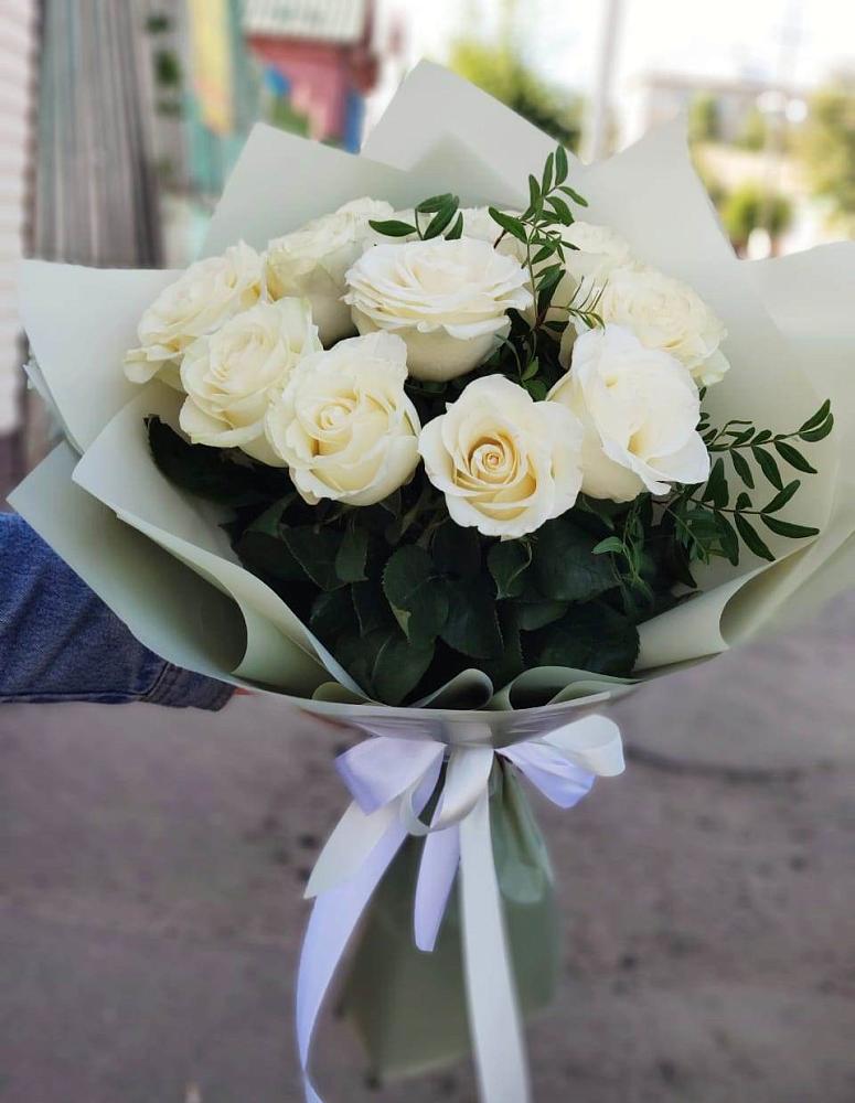 Букет Белые розы Проуд в Новоуткинске