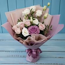Букет цветов из:  Розы и Лизиантусы в Новоуткинске
