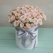 Цветочная композиция из Розы в шляпной коробке в Новоуткинске