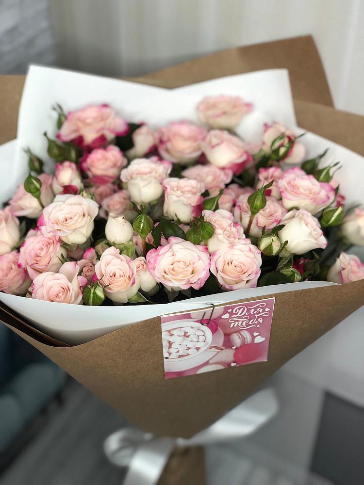 Букет цветов из: Розы в Новоуткинске