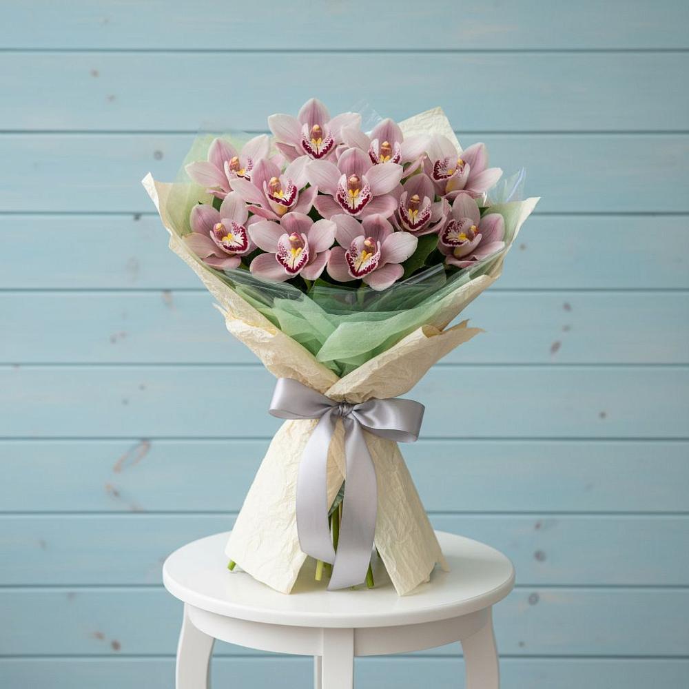 Букет цветов из: Орхидеи и Розы в Новоуткинске