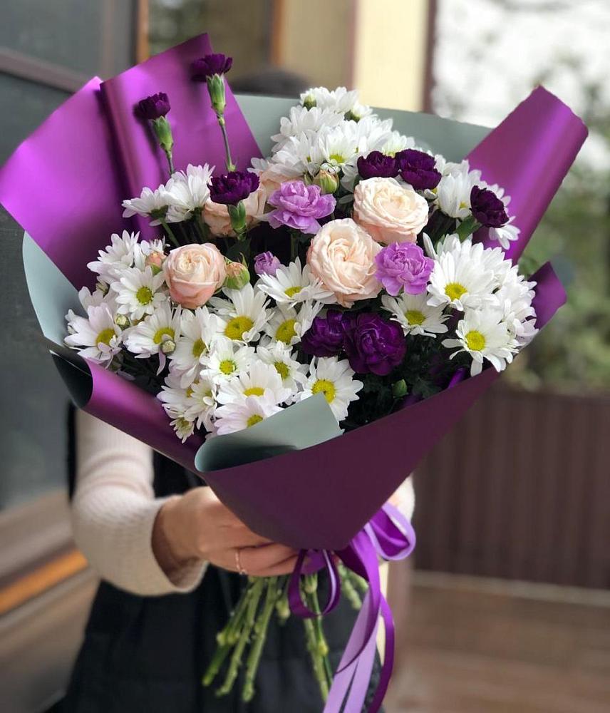 Букет цветов из: Хризантемы, Гвоздики и Розы в Новоуткинске