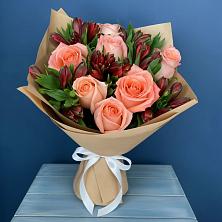 Букет цветов из:  Розы и Альстромерии в Новоуткинске