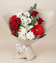 Букет цветов из:  Розы, Хризантемы, Герберы и Лилии в Новоуткинске