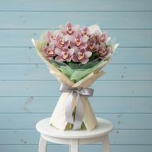 Букет цветов из:  Орхидеи и Розы в Новоуткинске