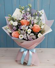 Букет цветов из:  Лизиантусы, Розы, Альстромерии и Гипсофила в Новоуткинске