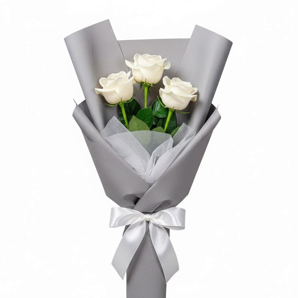Букет 3 белые розы в Новоуткинске