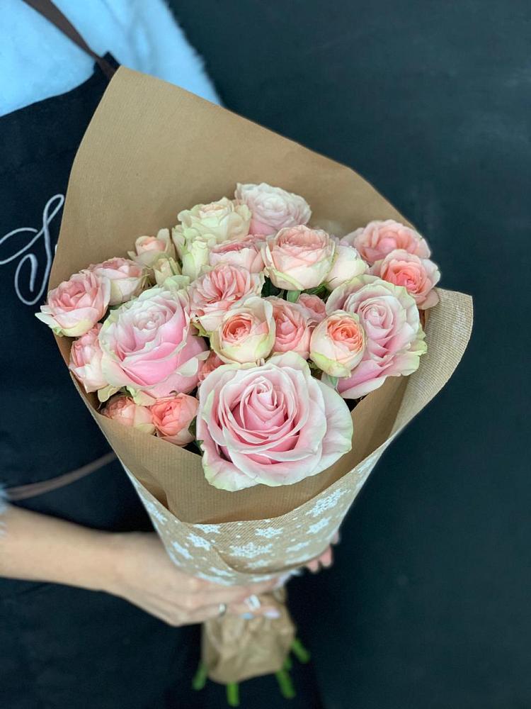 Букет цветов из: Хризантемы и Розы в Новоуткинске