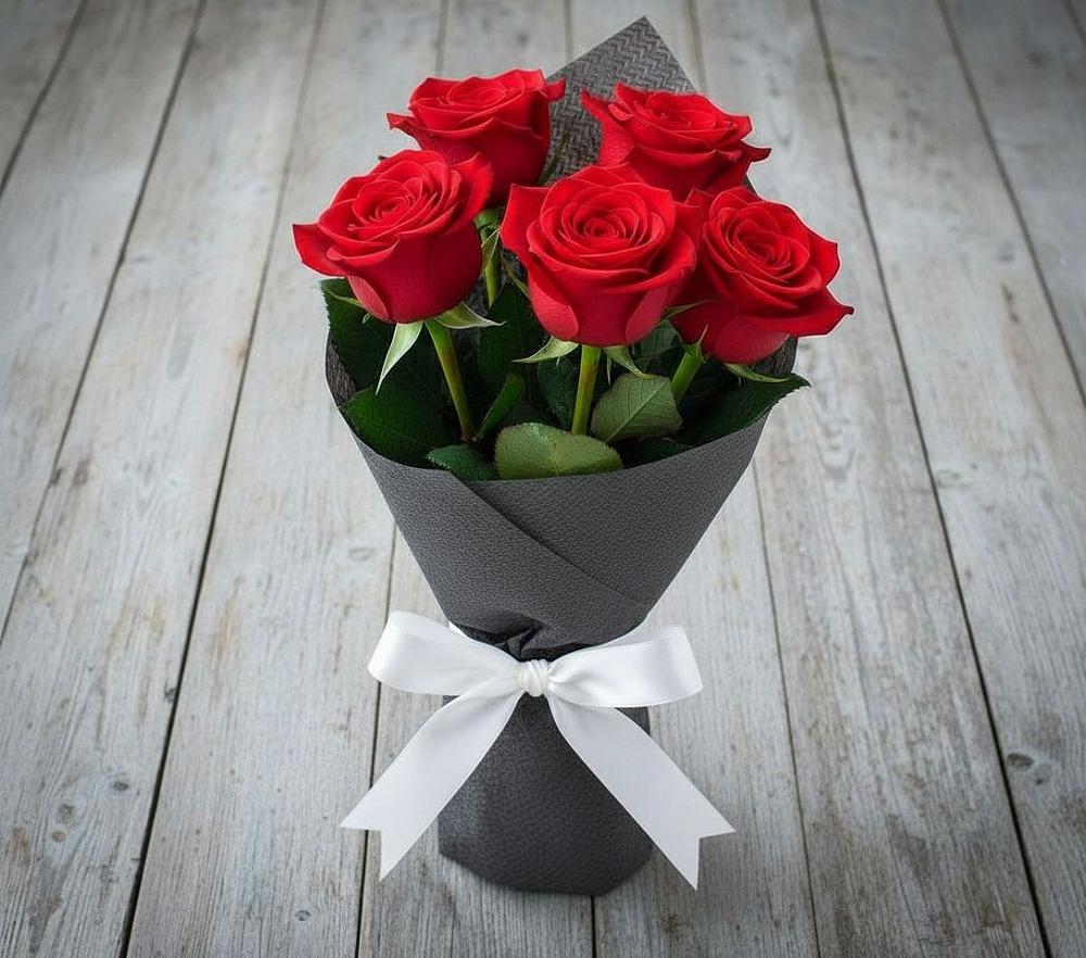 Букет 5 Красных роз Эдлесс Лав в Новоуткинске