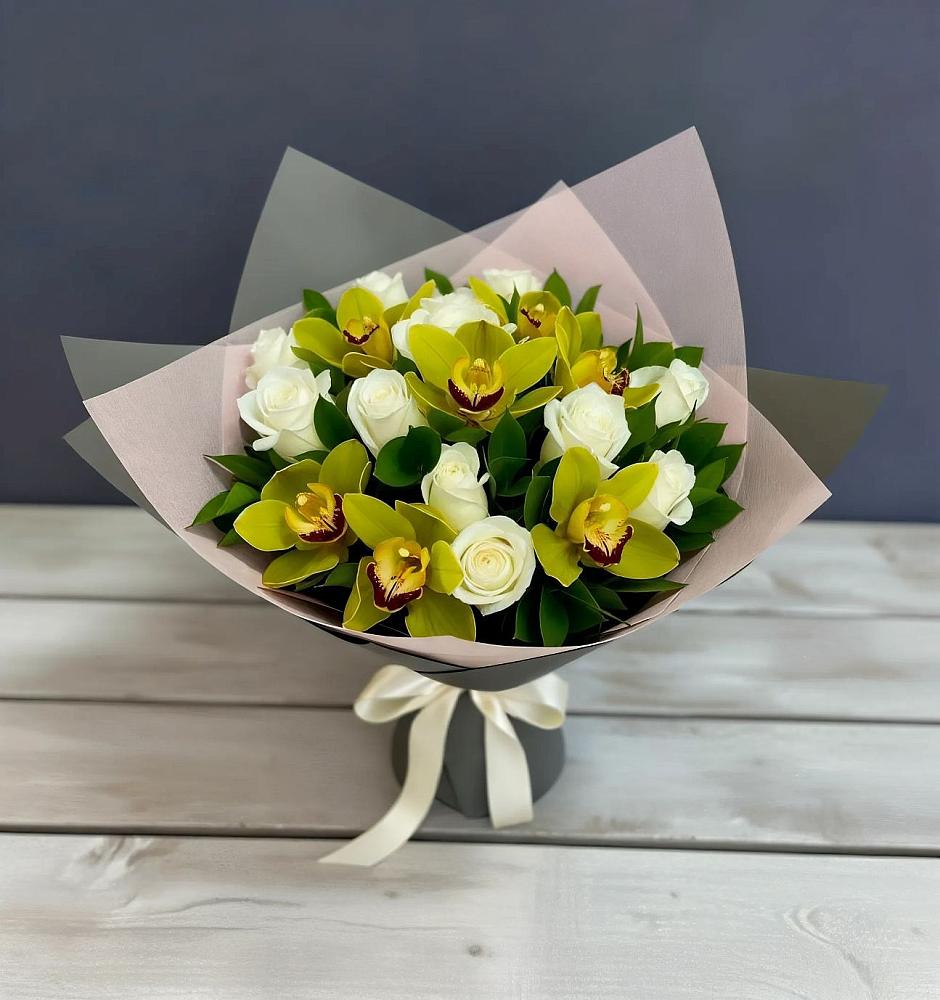 Букет цветов из: Орхидеи и Розы в Новоуткинске