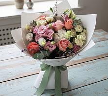 Букет цветов из:  Розы, Лизиантусы и Гвоздики в Новоуткинске