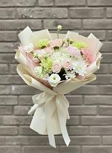 Букет цветов из:  Гвоздики, Розы, Лизиантусы и Хризантемы в Новоуткинске