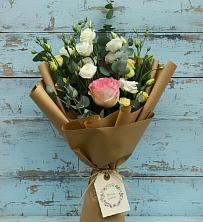 Букет цветов из:  Розы и Лизиантусы в Новоуткинске
