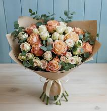 Букет цветов из:  Альстромерии и Розы в Новоуткинске