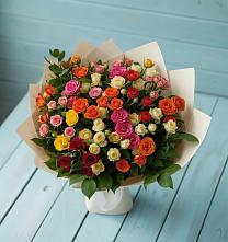 Букет Микс из разноцветных кустовых роз в Новоуткинске